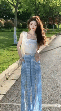 重磅抖音网红女神下海 小馋猫 美到爆 绝对让你一眼爱上 图 01