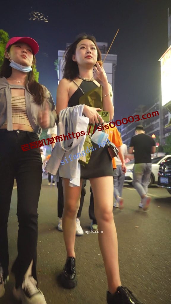 【永久专享】(BC-AA-579)黑色露肩裙靓女..逛街买小吃被前后CD窄内【1V】【776M】