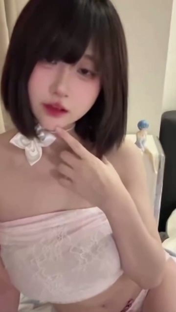 脚丫嫩到前男友发疯 哪有操不烂的小骚穴，粉嫩奶头小母狗穿各式情趣内衣被男友大鸡巴无套猛插【1V】【132M】