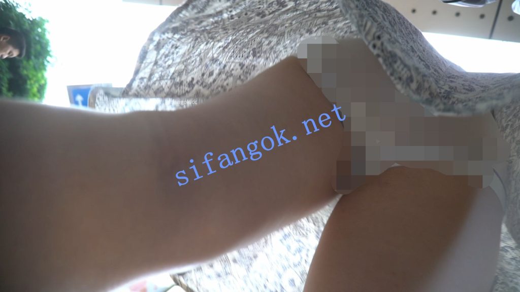 （空城原创）路边等车的宽松连衣裙小少妇，米白微透N前后C【1V】【391M】