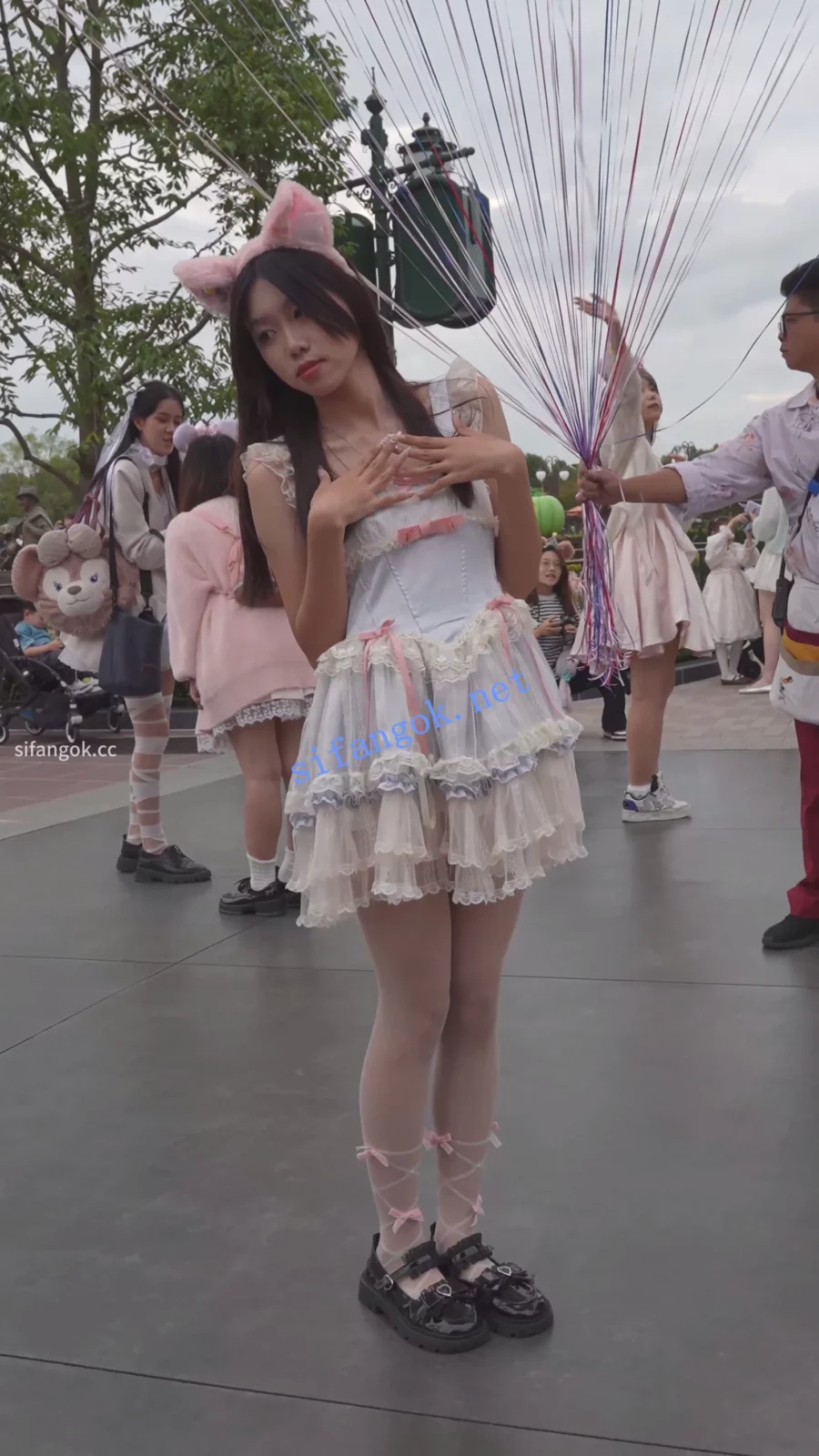 (BC-AA-667)吊带蕾丝裙小姐姐..透明白丝蕾丝边内镜头前弯腰