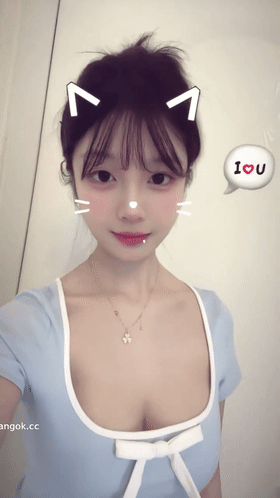 抖音 清纯博主 壹百万 大尺度1V1 裸体 后背掰穴 诱人 图 20
