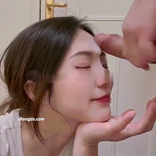 露脸才是王道,推特35万粉丝,超淫反差婊 Temuer郡主 付费门槛,穷人女神,富人母狗 图 01
