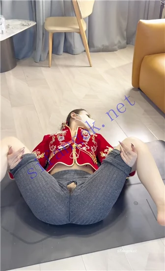 抖音眼镜御姐 白玉花 制服丝袜写真系列 无内丝自慰器合集 图 08