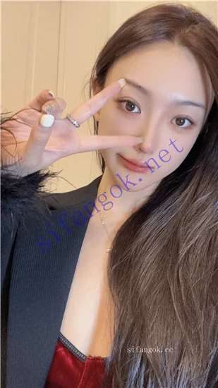 抖音眼镜御姐 白玉花 制服丝袜写真系列 无内丝自慰器合集 图 26