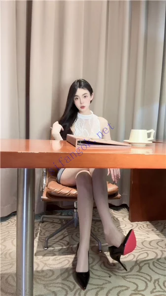 抖音极美网红 薇beauty 超大尺福利 丝袜自慰情景骚话插穴流 图 03